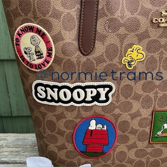 Coach X Peanuts City Tote In Signature Canvas With Patches Bag Purse - Picture 3 of 9